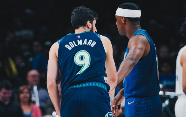 KOMIČNA SCENA IZ NBA Čistači parketa zaustavili kontru Minesote (VIDEO)