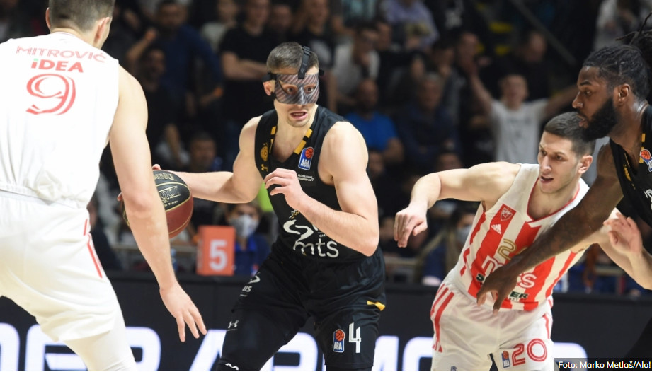ŠOU "GROBARA" ISPRED "PIONIRA" Navijači zbog rapsodije Avramovića na derbiju imitirali Željkov tajmaut (VIDEO)