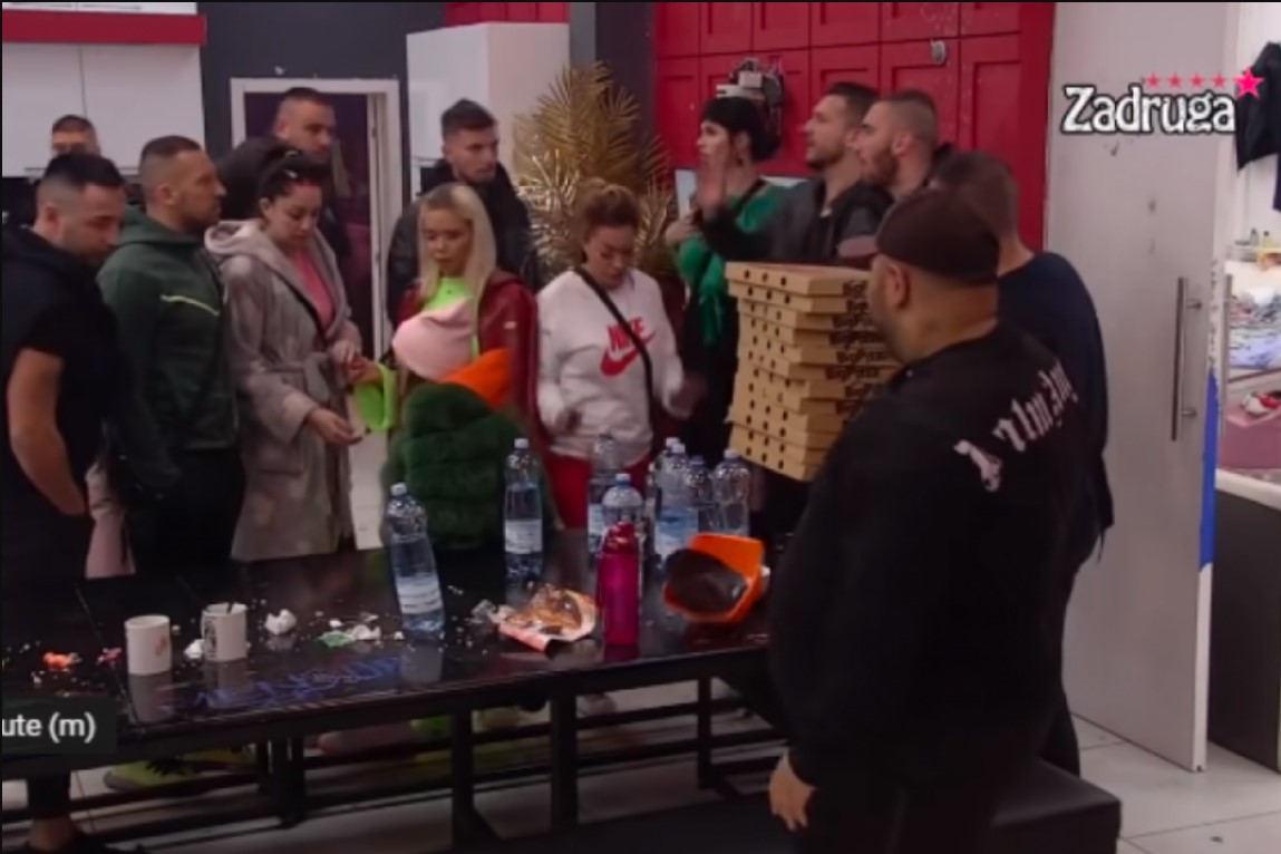 OPŠTI KARAMBOL U BIJELOJ KUĆI! Zadrugari zapjenili, otimaju se oko HRANE! (VIDEO)