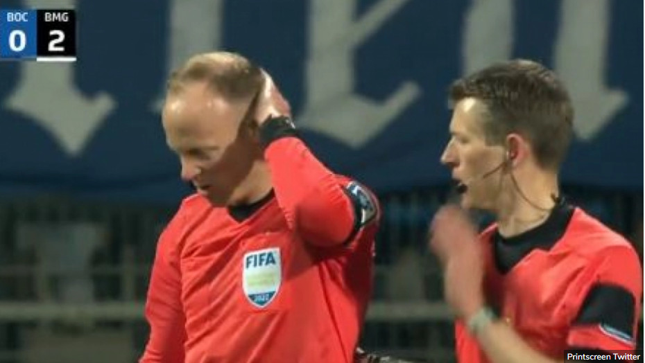 UŽAS U BUNDESLIGI Sudija pogođen limenkom piva u glavu! (VIDEO)