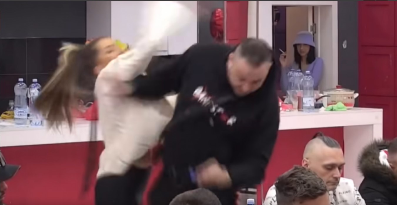 JEZIVO! CAR PSUJE HUSA, PA POLIVA DALILU HEMIKALIJAMA! Pobili se u uživo programu! (VIDEO)