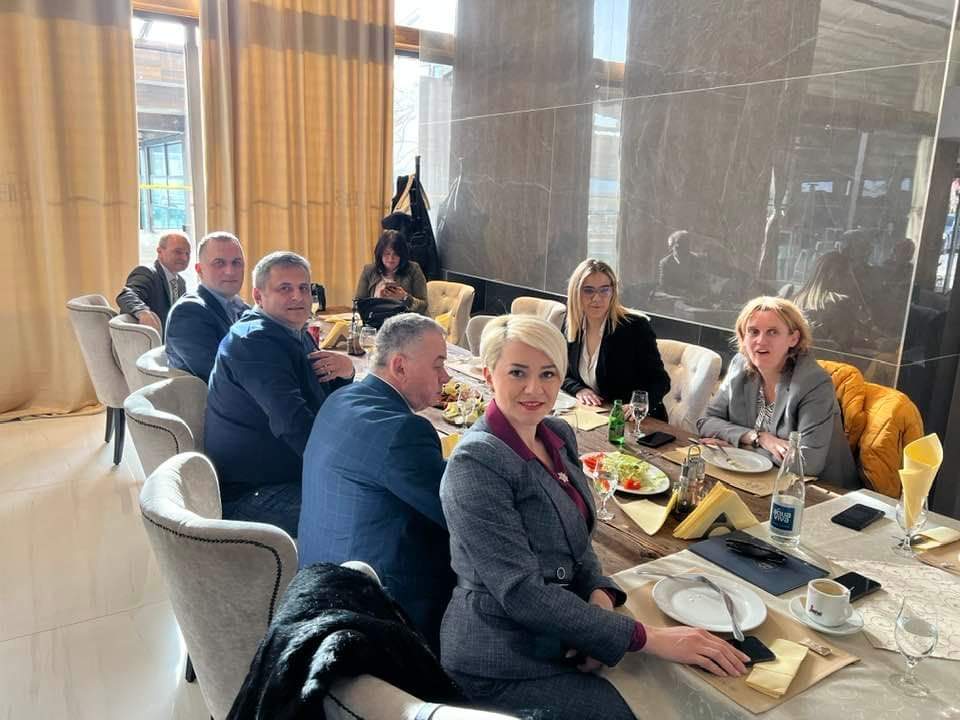 Vesna Bratić podržala nosioca liste „Za budućnost Berana“ Vuka Todorovića