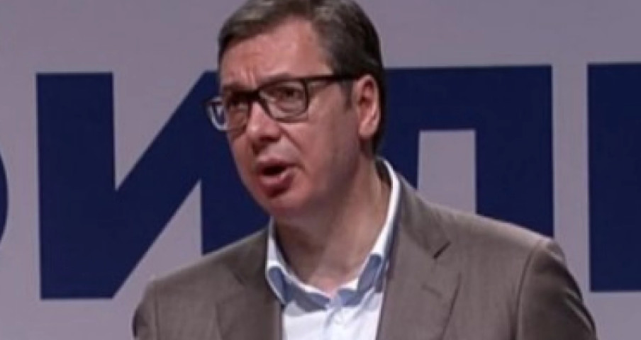 ČOVEKU POZLILO NA MITINGU U PARAĆINU Vučić ODMAH reagovao, ovo su detalji događaja