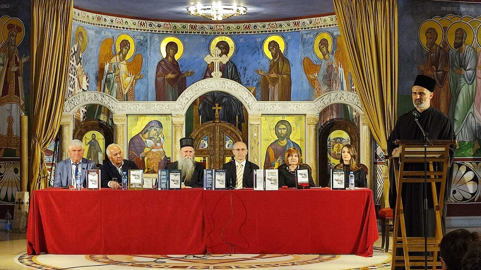 OSTAO JE VJERAN SVOM NARODU I KOSMETU DO KRAJA! Predstavljene knjige pokojnog Momira Bulatovića (VIDEO/FOTO)