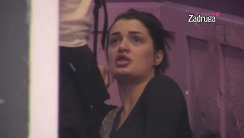 VIKI POKAZALA TRUDNIČKI STOMAK Zadrugarke ubijeđene da čeka dječaka