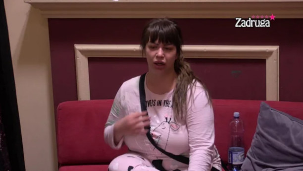 MILJANA BEZ PREBIJENE PARE! Moli da joj daju 200 EURA NA ZAJAM! (FOTO)