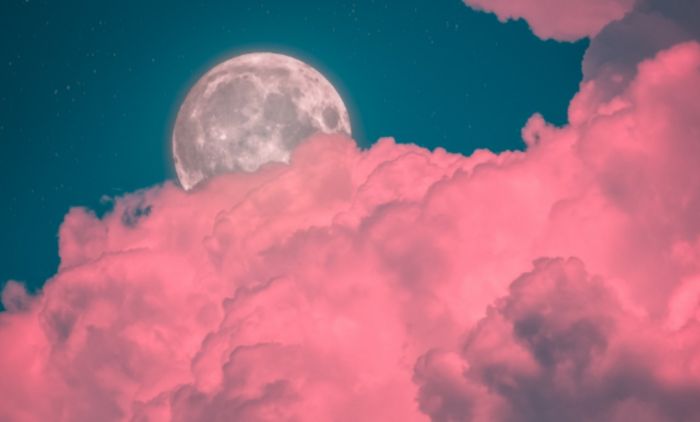 RUŽIČASTI MJESEC JE STIGAO! Evo šta "HAOTIČNA" energija na nebu zapravo znači za svaki znak zodijaka
