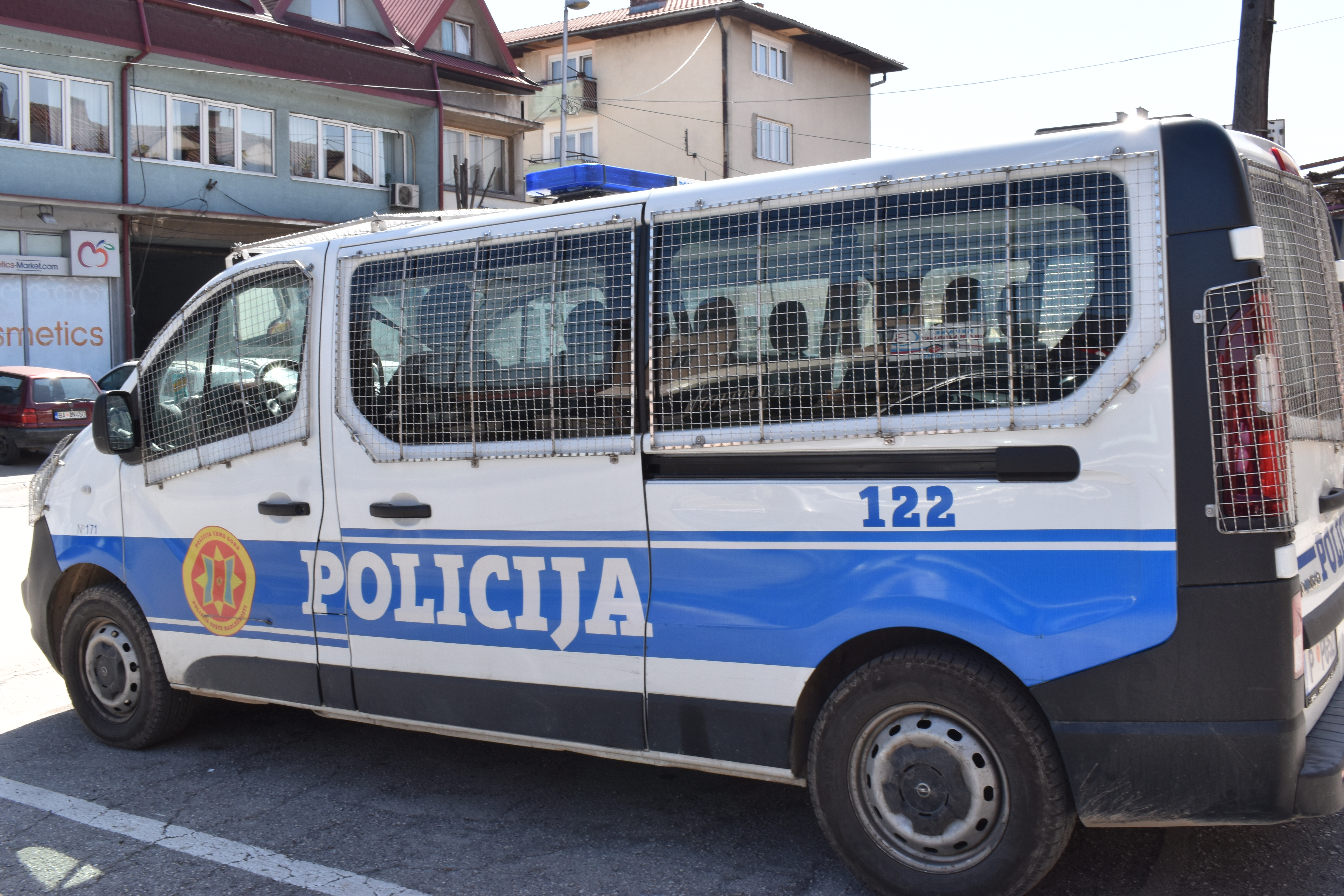 UKRAO 400 EVRA IZ KLADIONICE Uhapšen maloljetnik