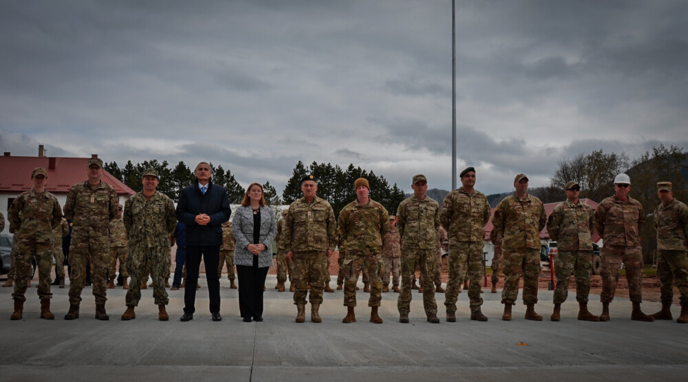 RAJZING RAJNKE OBIŠLA KASARNU U KOLAŠINU Ambasadorka tvrdi da su Crna Gora i Amerika istinski saveznici