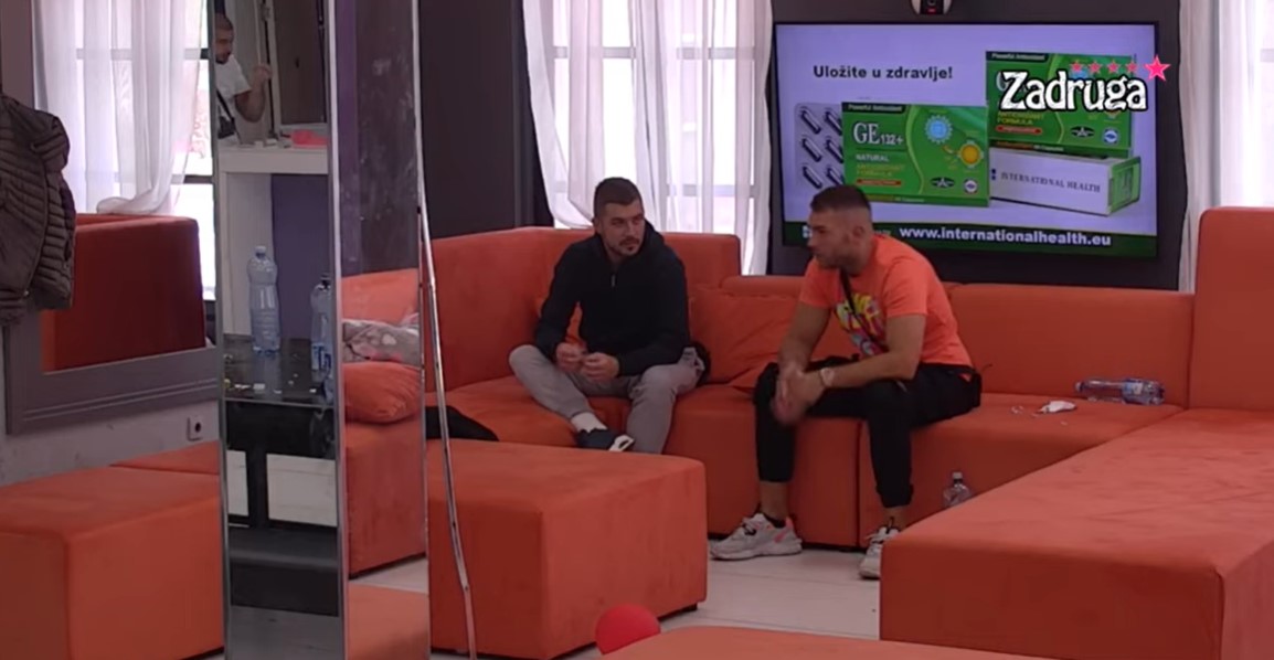 ANĐELO OBUČAVA GRUJU DA BUDE MUŠKO! Savetuje ga šta da radi sa Mimas! (VIDEO)