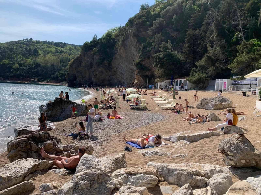 BUDVA KRCATA! Sezona već u punom jeku!