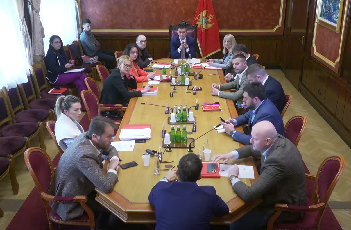 MARTINOVIĆ: Pregovori o vladi lakrdija; KONATAR: Treba da se pravimo da je sve u redu kad nije;