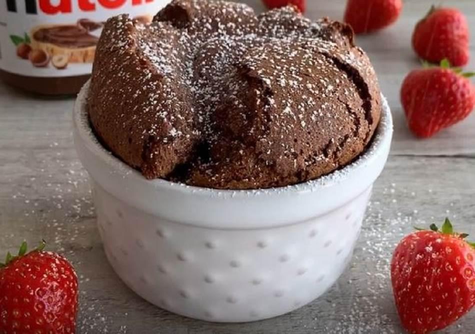 ČOKOLADNI SUFLE OD 2 SASTOJKA: Kec u rukavu za iznenadne goste jer za pripremu treba 20 minuta