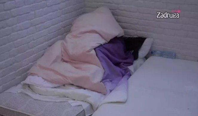 PONOVO U AKCIJI: Nakon svih skandala Miljana i Bebica završili u krevetu! (VIDEO +18)