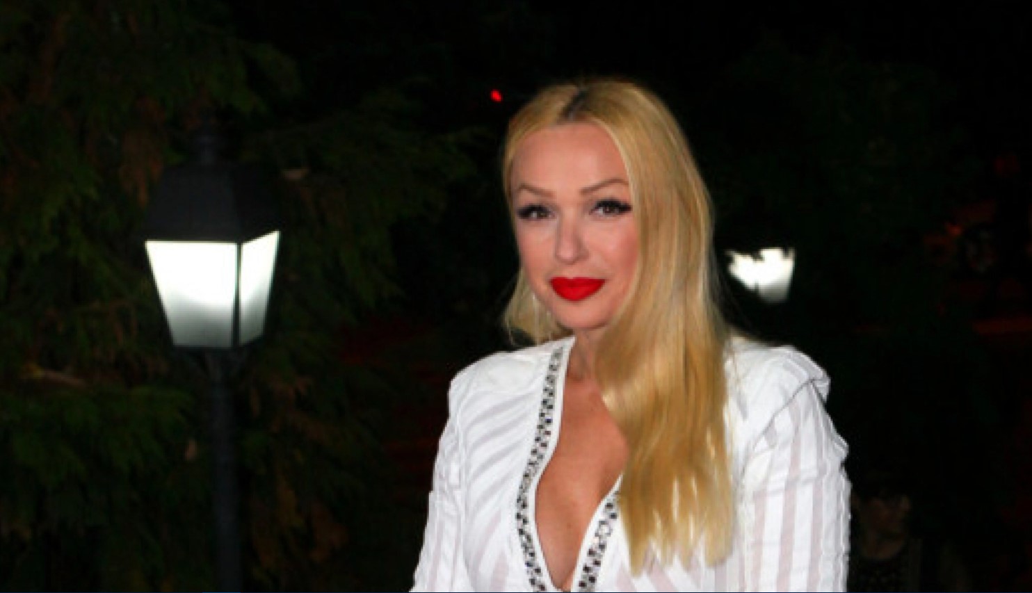 MISICA U DEPRESIJI! Dajana očajna, sada i njen sin zna da je umiješana u ELITNU PROSTITUCIJU!
