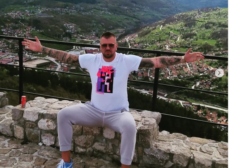 FAMILIJARNO OKUPLJANJE Pogledajte kako Janjuš i Mikica uživaju s decom na planini
