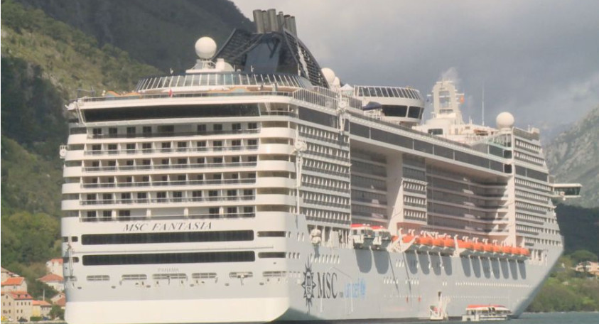 LUKA KOTOR: Kruzer „Fantasia“ doveo oko 1.000 turista