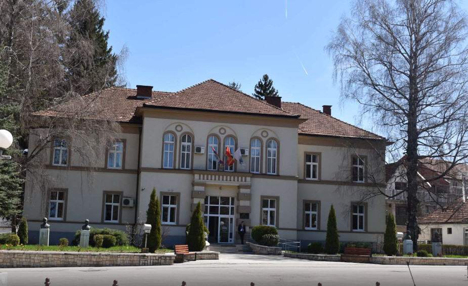 NOVE VLASTI U BERANAMA NI NA POMOLU Ko je kriv sto Sluzbeni list Crne Gore nije u zakonskom roku objavio rezultate izbora u Beranama?