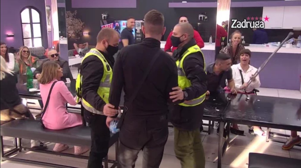 OKRŠAJ U ZADRUZI! Mihić skočio na Bebicu, Miljani kulja dim na uši! (VIDEO)
