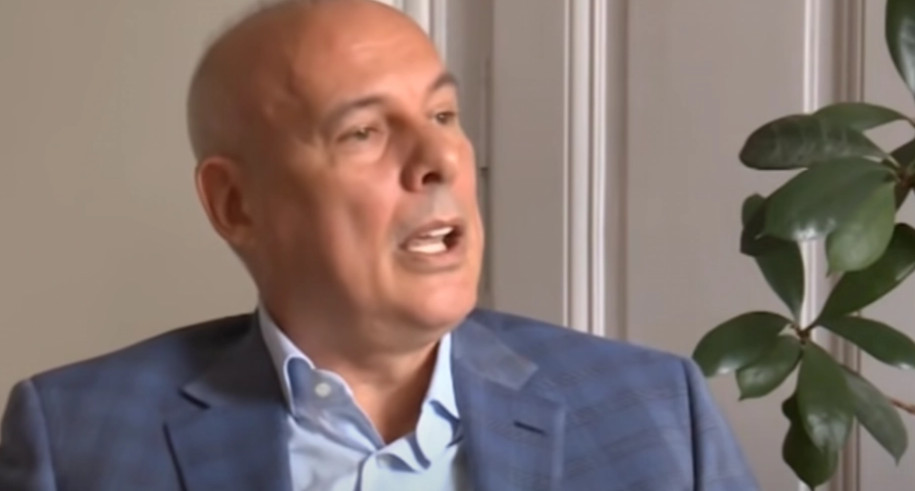 LICEMJERNO! Može li se biti i na Milovoj i na strani Srbije?