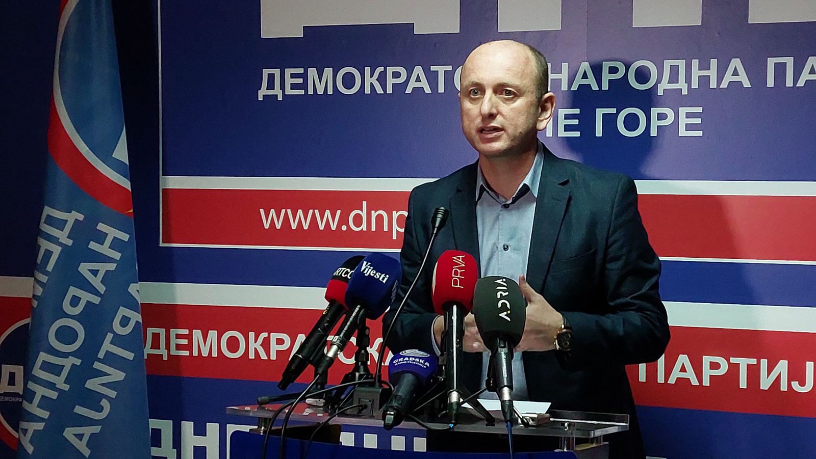 KNEŽEVIĆ OPTUŽUJE SDT i policija štite Vesnu Medenicu i njenog sina