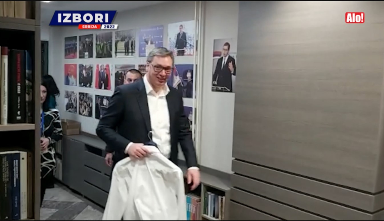 POSTALO PRAKSA, UBJEDLJIVO POTUKAO POLITIČKE PROTIVNIKE  Vučić dva puta pobijedio u prvom krugu!