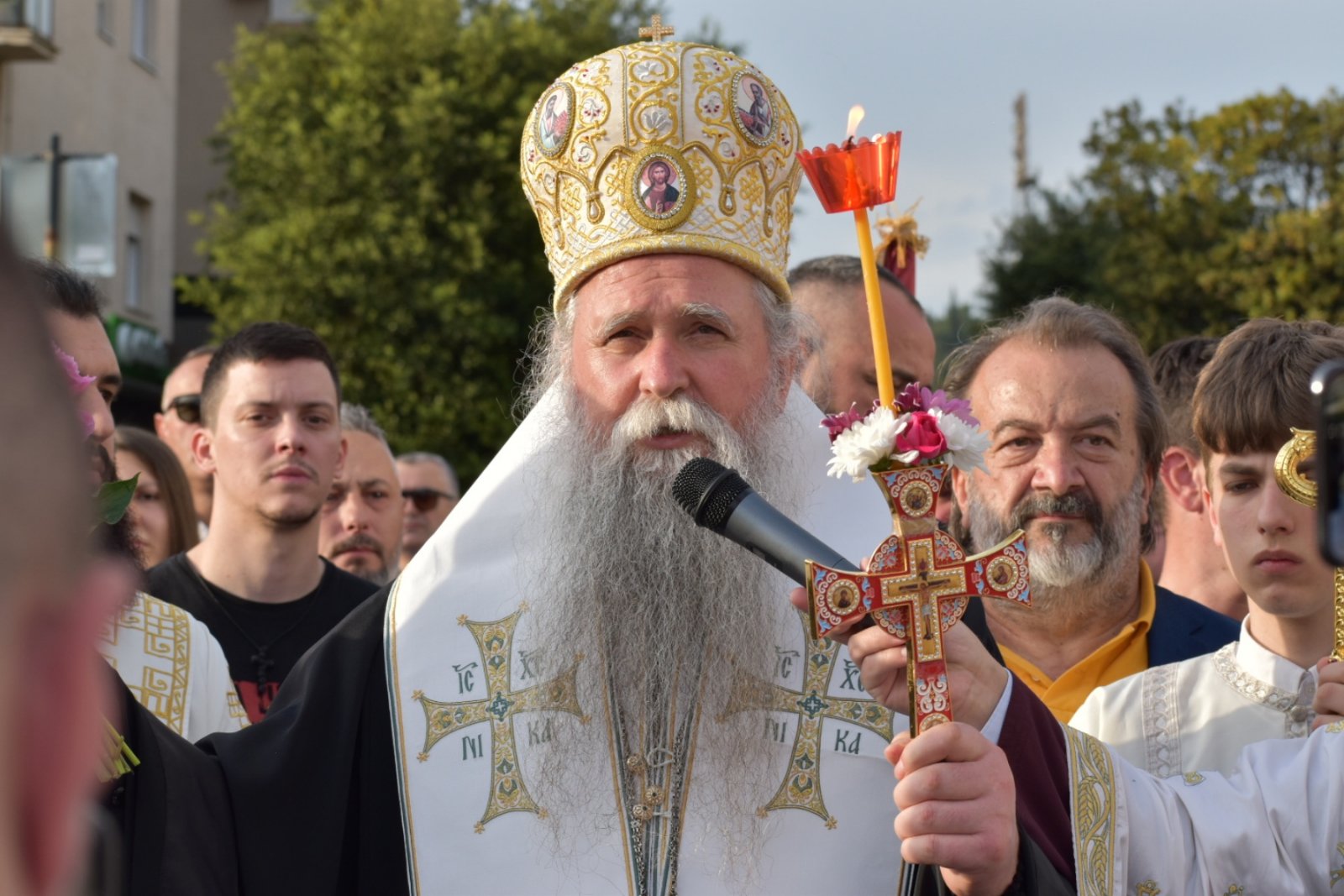 „NEKA DJECA BUDU VEĆI LJUDI OD NAS“ Mitropolit Joanikije služio Božićnu liturgiju u Podgorici