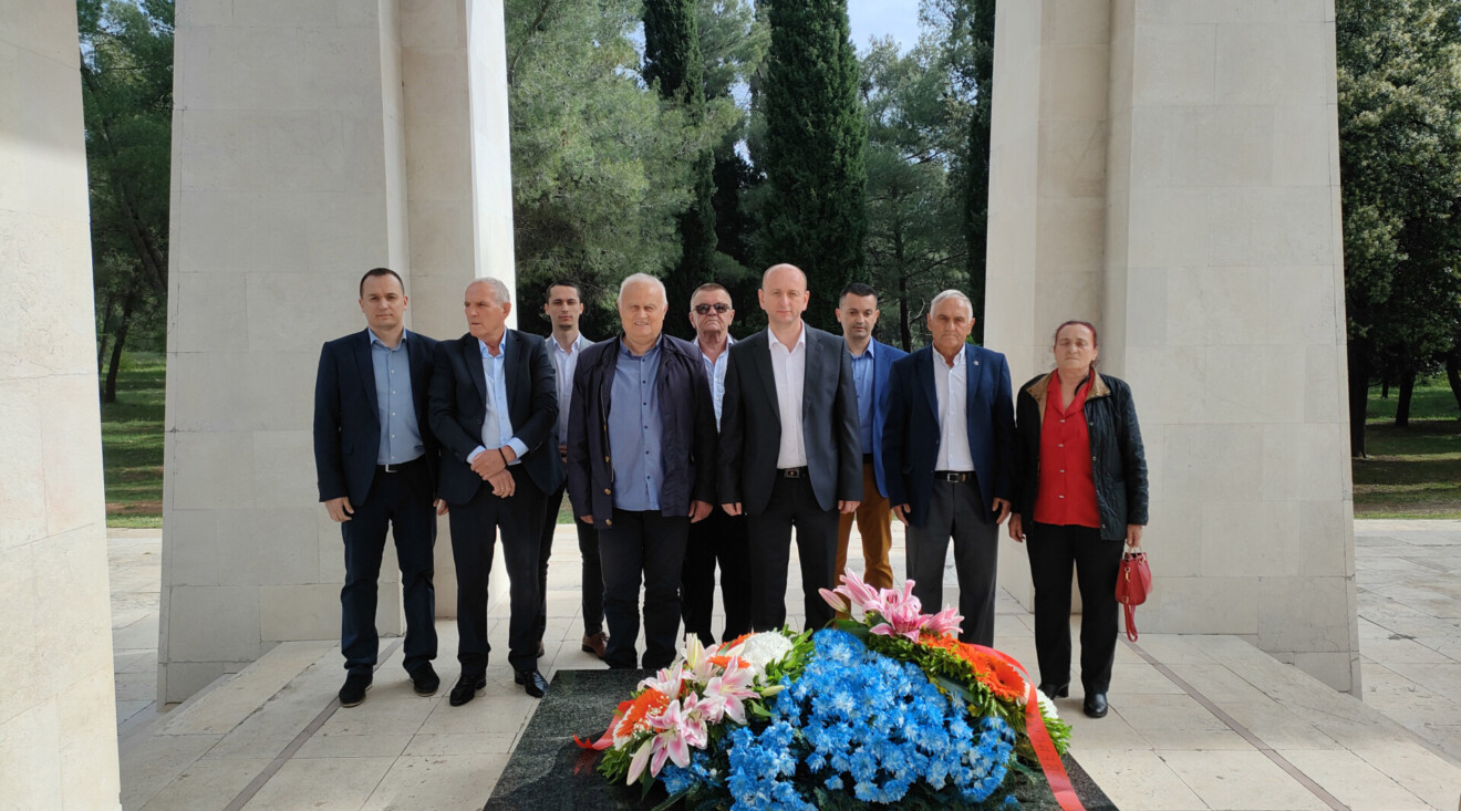 Knežević i Stanišić položili vijenac na Spomenik Partizanu borcu na Gorici