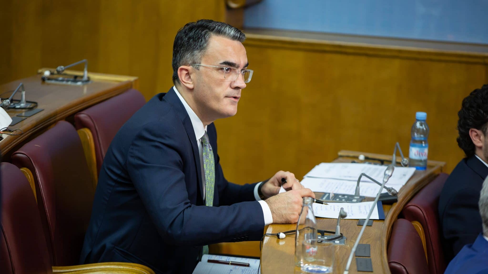 LEPOSAVIĆ UGASIO STRASTI SDP-a I ZAŠTITIO VJERSKE ZAJEDNICE ''I dalje postoji namjera da se Srbi drže pod koritom, ali Pepeljuga će ipak stići na bal''