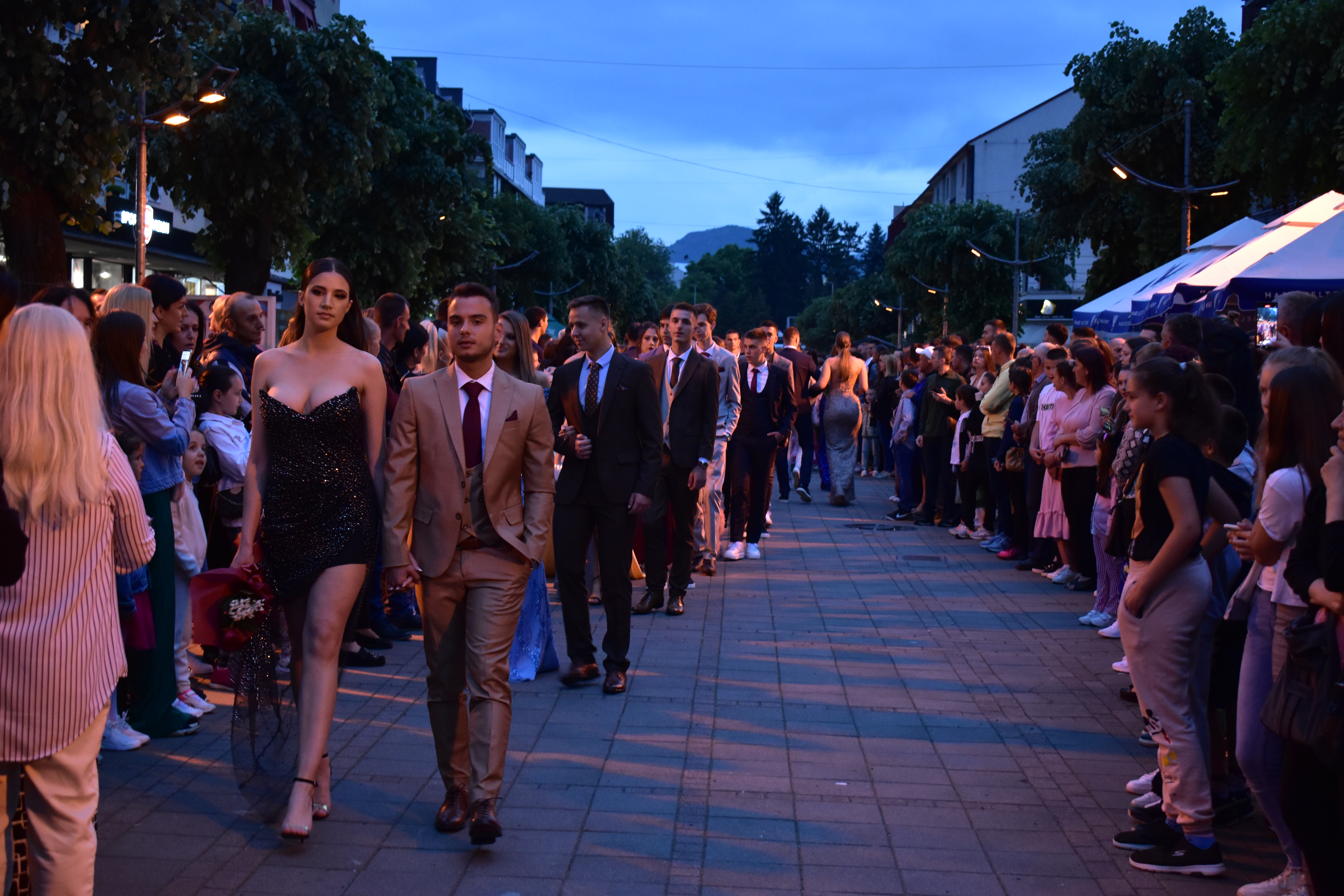 DEFILE MLADOSTI I LJEPOTE Beranski maturanti prošetli korzom!