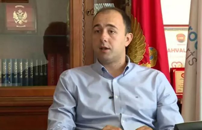 „AUTOHTONI" ORLANDIĆ U „antifašističkom“ žaru Srbe iz Crne Gore nazvao izvanjcima