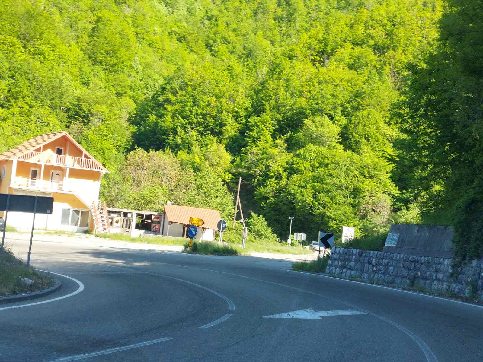 STANJE NA PUTEVIMA: Promjene režima saobraćaja na ovim dionicama