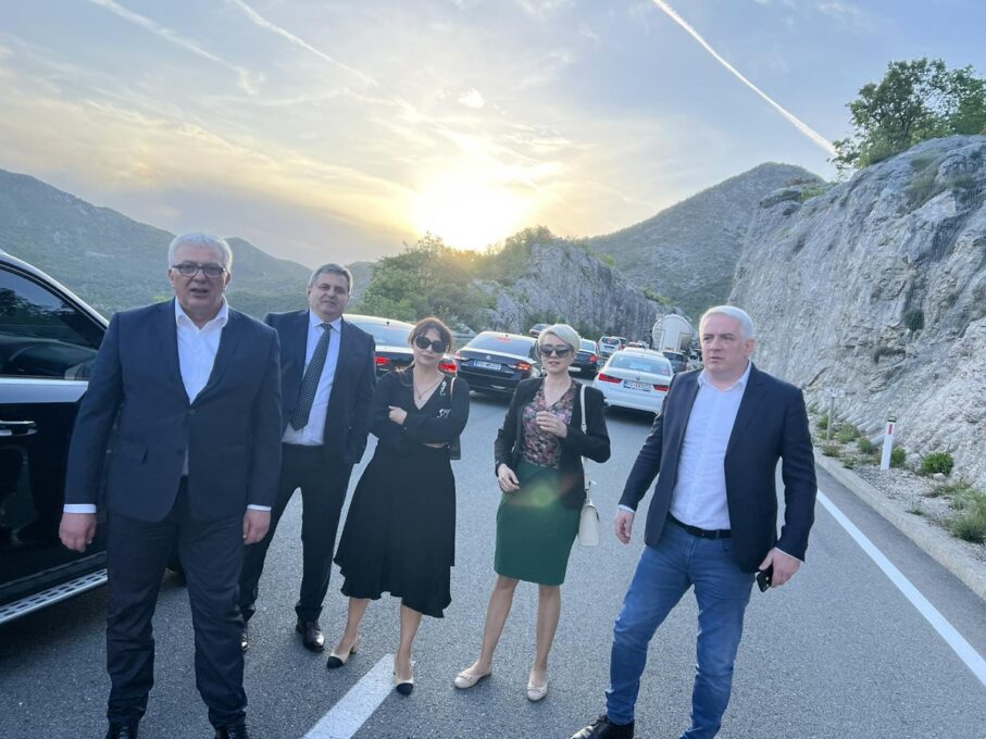SNAŽNA PORUKA DF-A! Cetinje tužna varoš koja tone u svom besmislu i utapa se u mržnji!