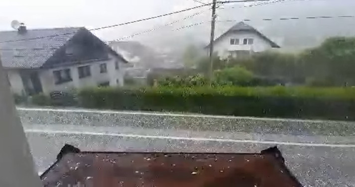 NEVRIJEME U HRVATSKOJ Pao grad veličine oraha, oštećeni automobili, plastenici…
