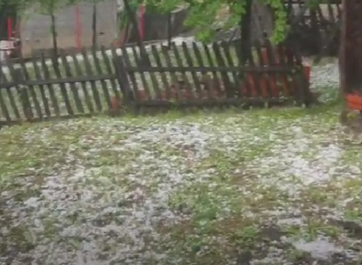 NEVRIJEME U PLJEVLJIMA Grad padao preko pola sata, uništeni usjevi