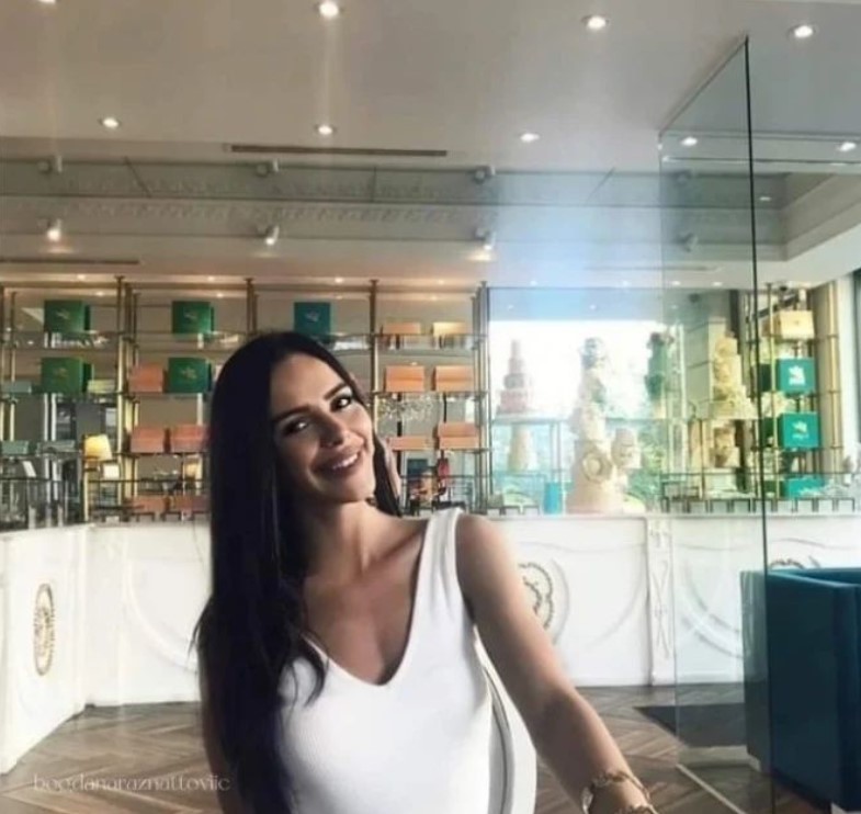 ZANOSNA CECINA SNAJKA! Bogdana u mini topu izgleda SAVRŠENO! (FOTO)