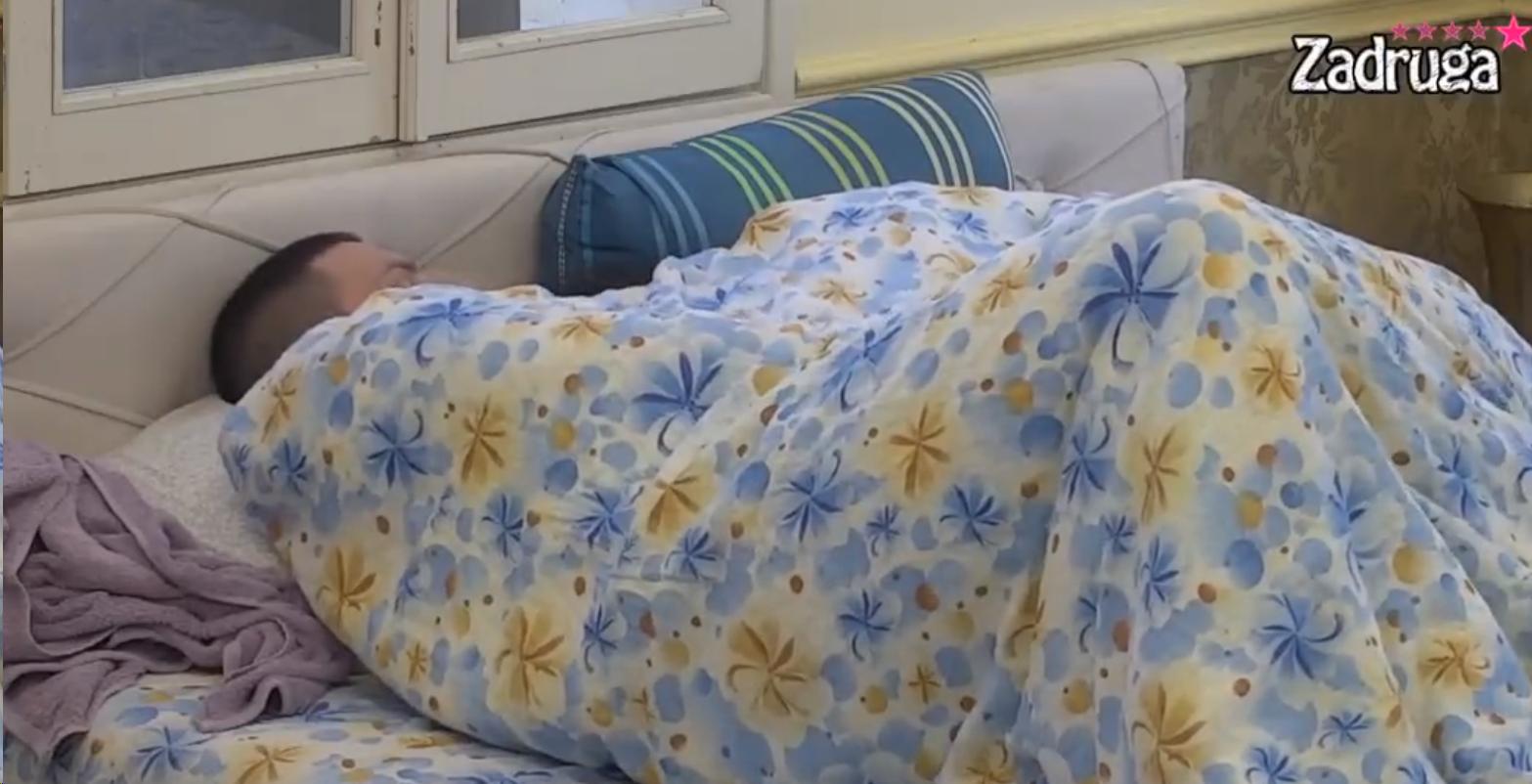 MILJANA ORALNO ZADOVOLJAVALA ZOLU Skandalozne scene u rijalitiju, snimak sve ostavio bez teksta (VIDEO +18)