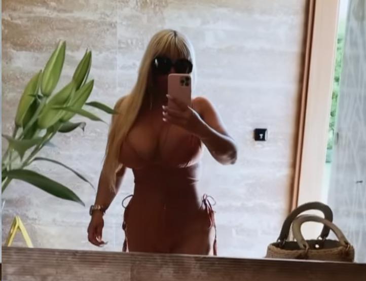 RAZGOLITILA SE PA POKAZALA BUJNE SEDMICE Dara Bubamara ne prestaje da mami uzdahe (FOTO + VIDEO)
