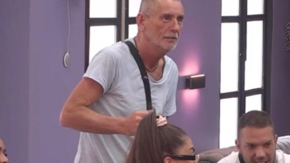ŠOK PRIZORI Lepi Mića kao od majke rođen, ne mari za kamere (FOTO +18)
