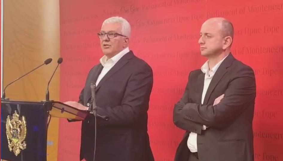 UŽIVO PRES DEMOKRATSKOG FRONTA