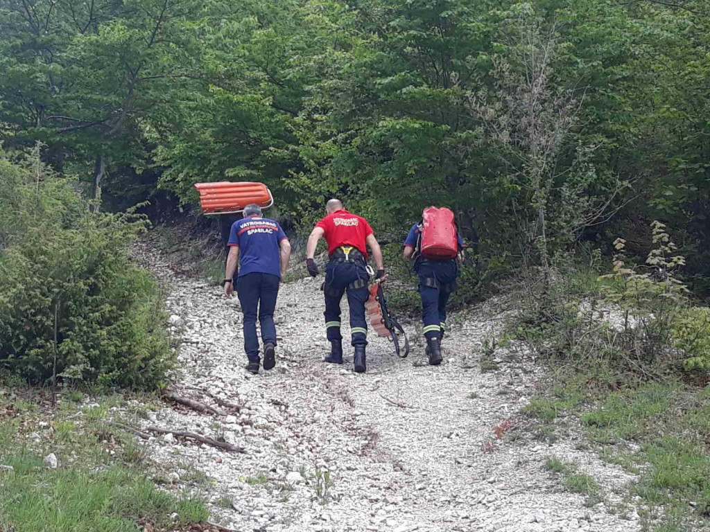 POVRIJEĐENA ŽENA OSTALA NA PLANINI: Brza akcije nikšićke službe za spašavanje (FOTO)