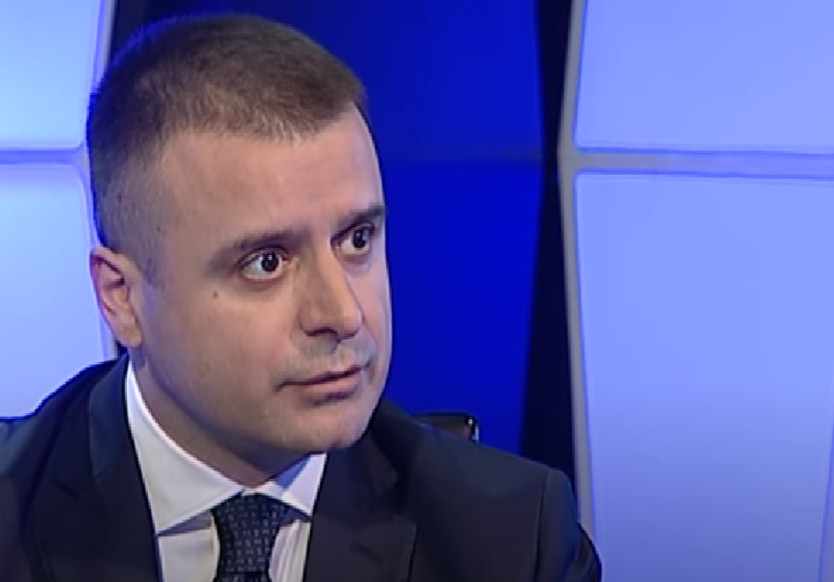 MASKE PADAJU Enis Baković skinuo potjernicu ženi vođe kavačkog klana!