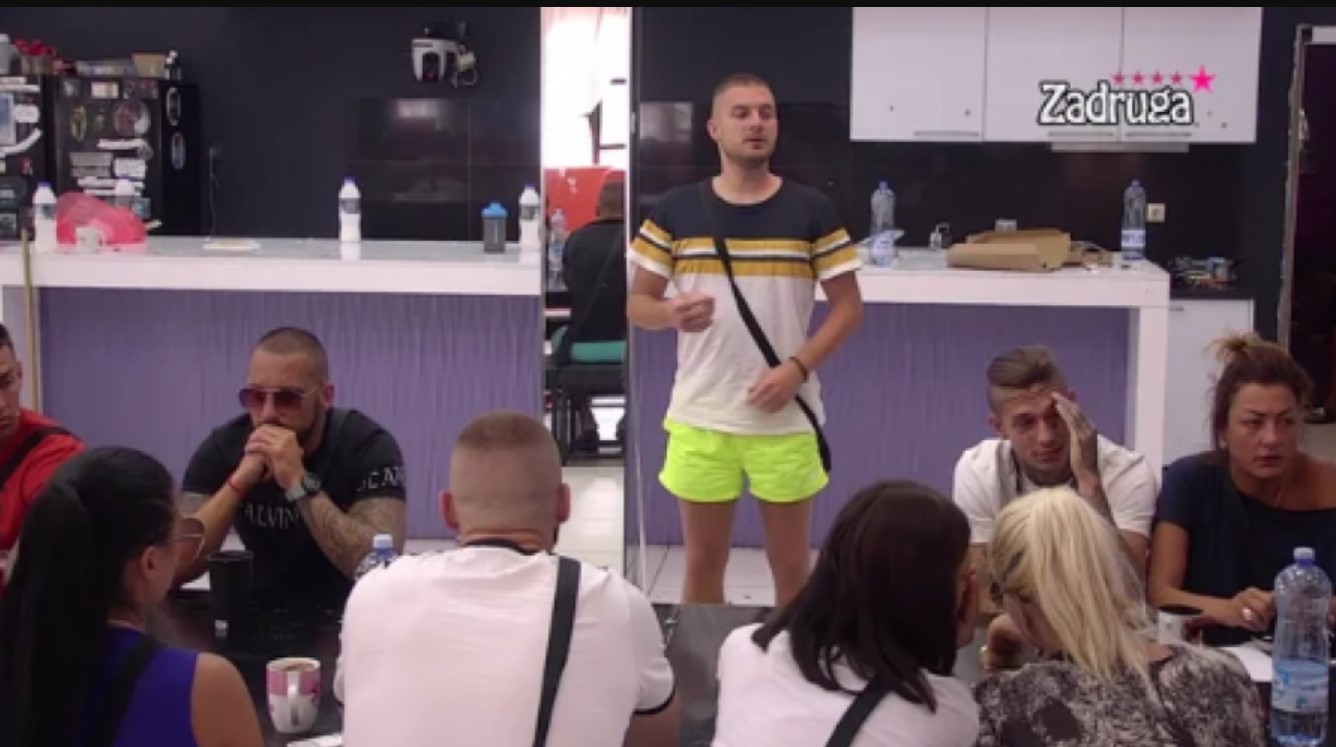 SRAMOTA Gruja potkačio suprugu i to u programu uživo!