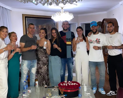 POVELO SE KOLO ISPRED VILE NA DEDINJU! Specijalno iznenađenje za Anastasijin rođendan!