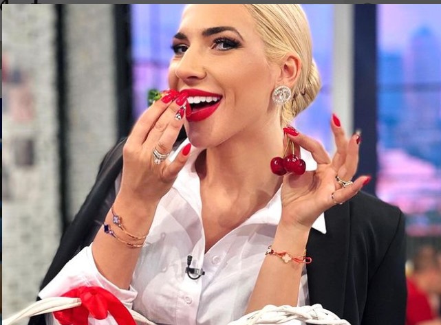 ZGODNIJA SAM OD NJE Jovana Jeremić potkačila jednu od najatraktivnijih pjevačica na javnoj sceni
