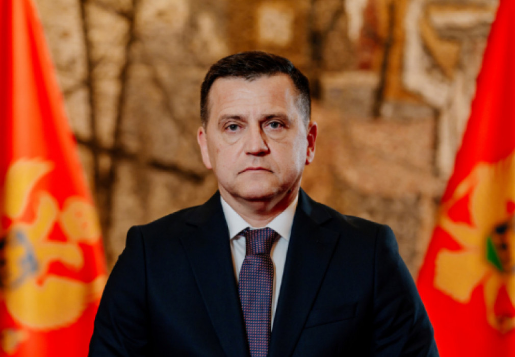 MINISTAR VOJINOVIĆ: Članska karta neće biti uslov za funkciju i posao
