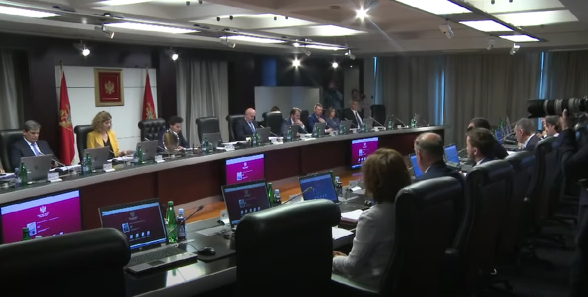 NOVI MINISTRI ZAUZELI FOTELJE Injac, Spajić, Stijović i Sekulović predali dužnost