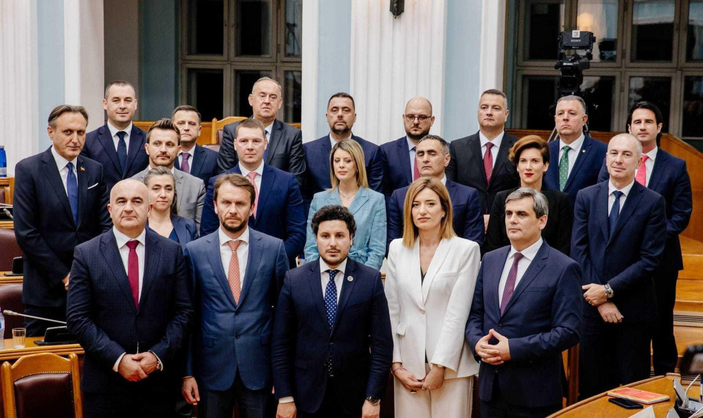 PODACI ASK-A: Premijer i osam ministara kriju račune!