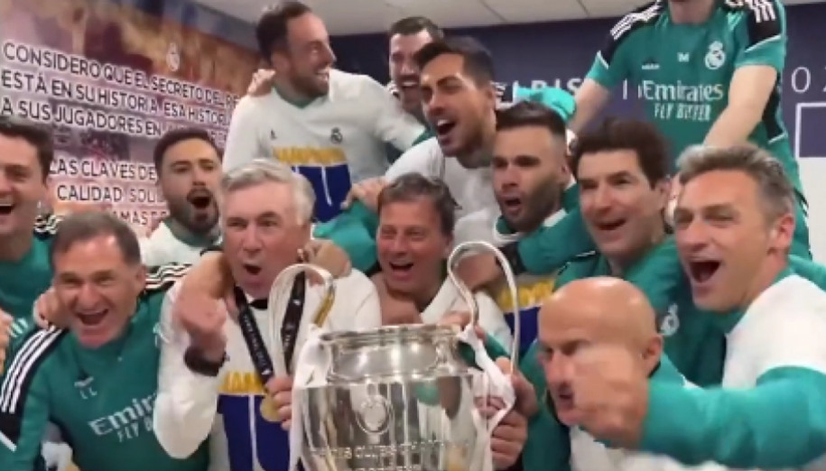 ŠOU MADRIĐANA U SVLAČIONICI Fudbaleri Reala burno proslavili titulu (VIDEO)