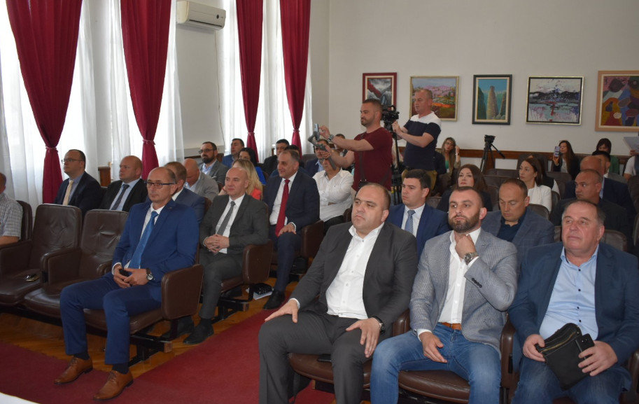 SJEDNICA PREKINUTA Verifikovani MANDATI odbornicima SO Berane!